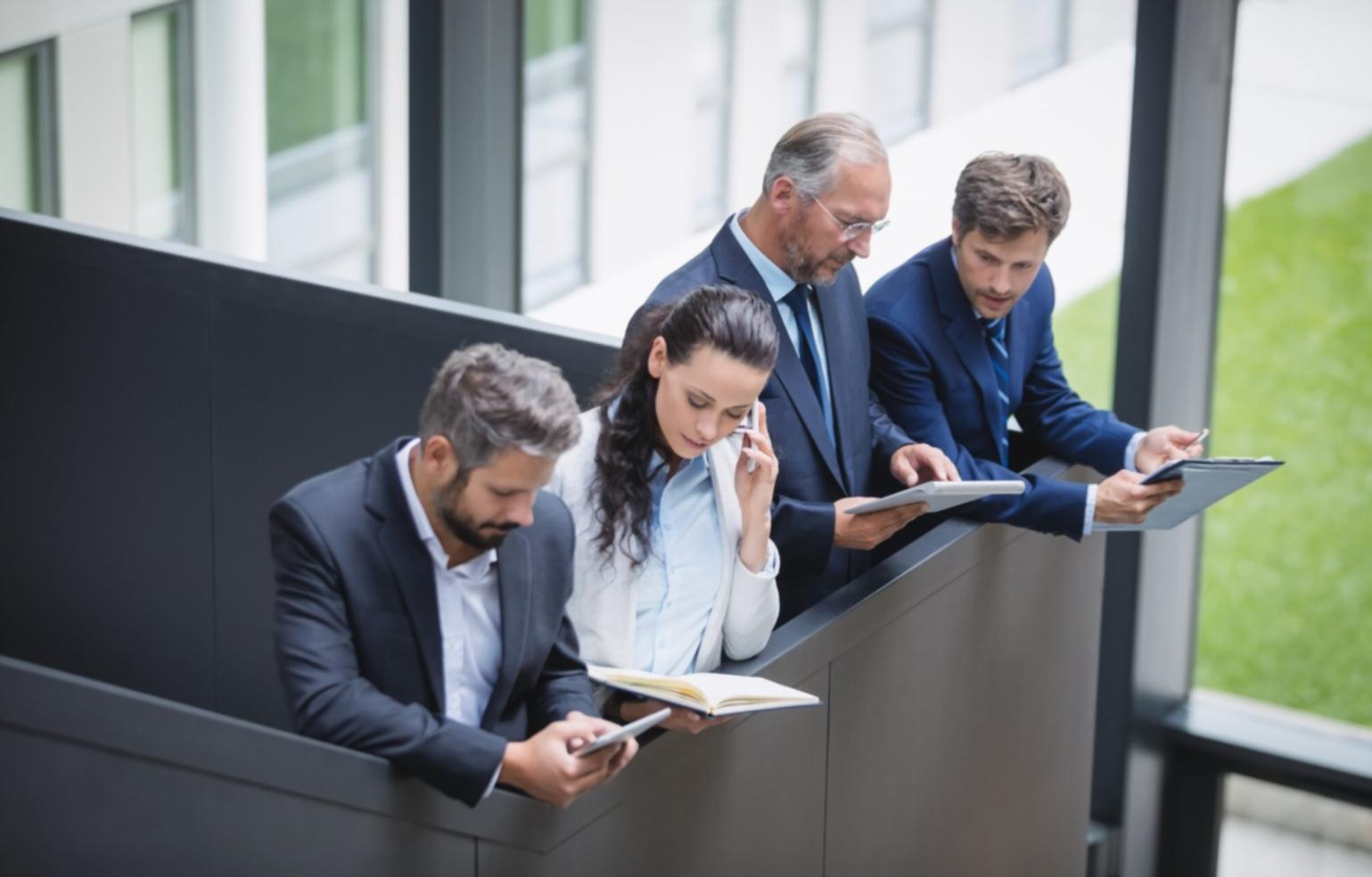 Professionnels en séance de formation marketing collaborative